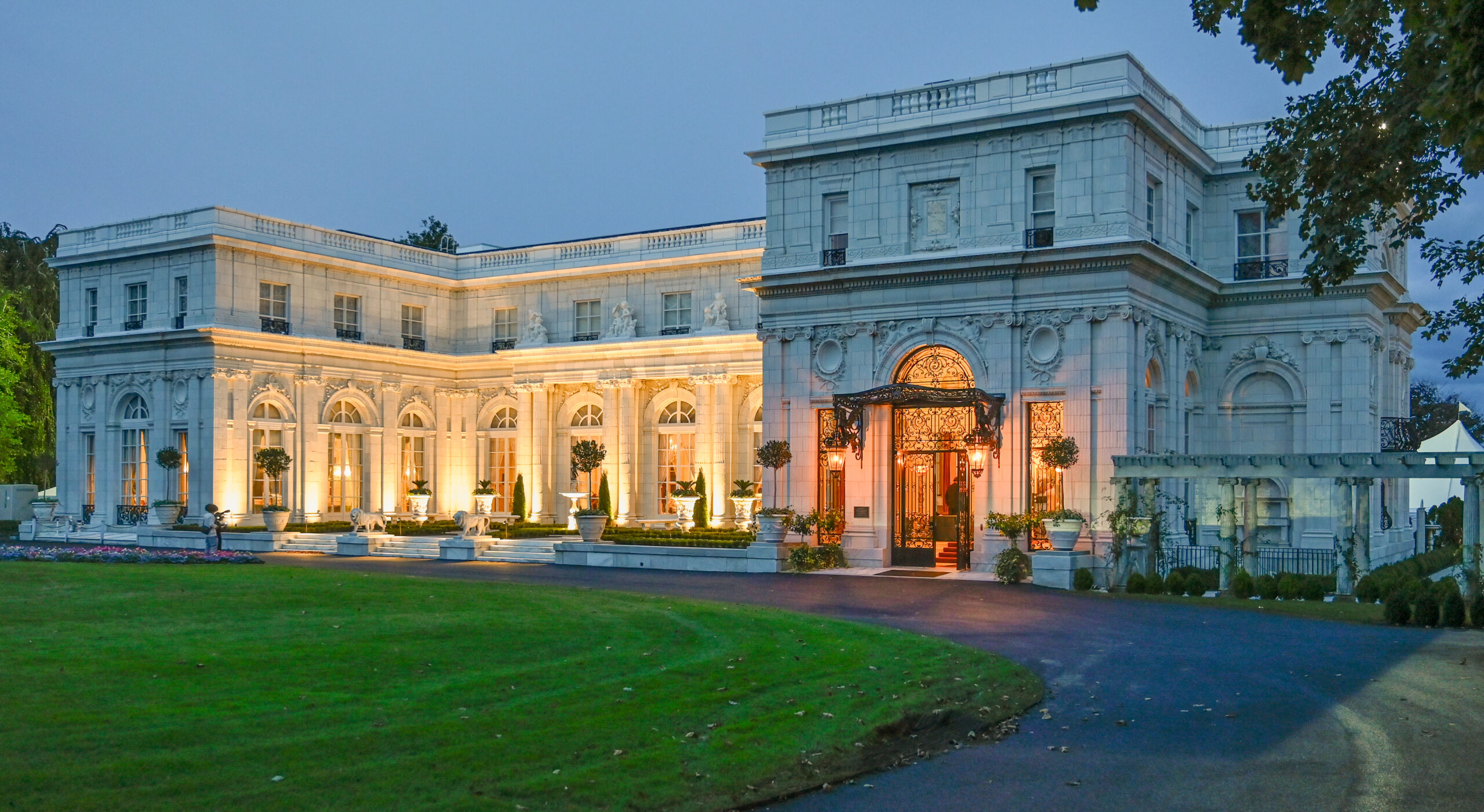 Newport Mansions